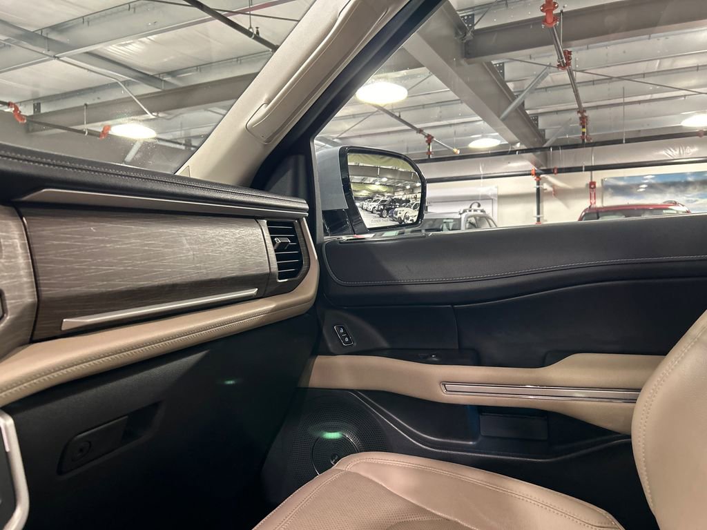 Used 2023 Ford Expedition Limited image 20