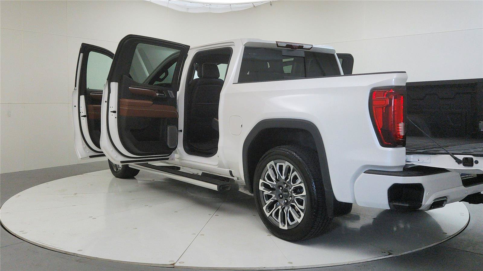 Used 2023 GMC Sierra 1500 Denali Ultimate AWD/4WD image 11