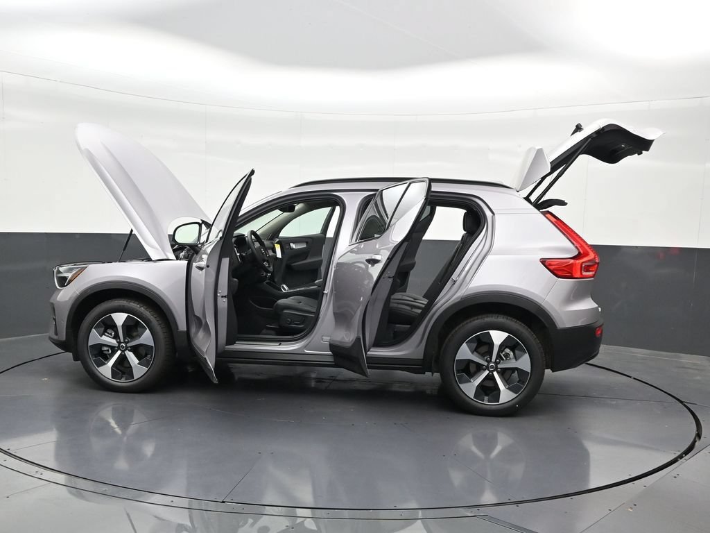 New 2026 Volvo XC40 B5 Plus w/ Climate Package AWD/4WD image 31