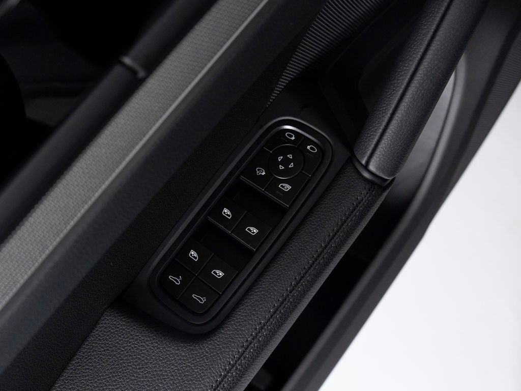 New 2026 Porsche Cayenne Coupe AWD/4WD image 23