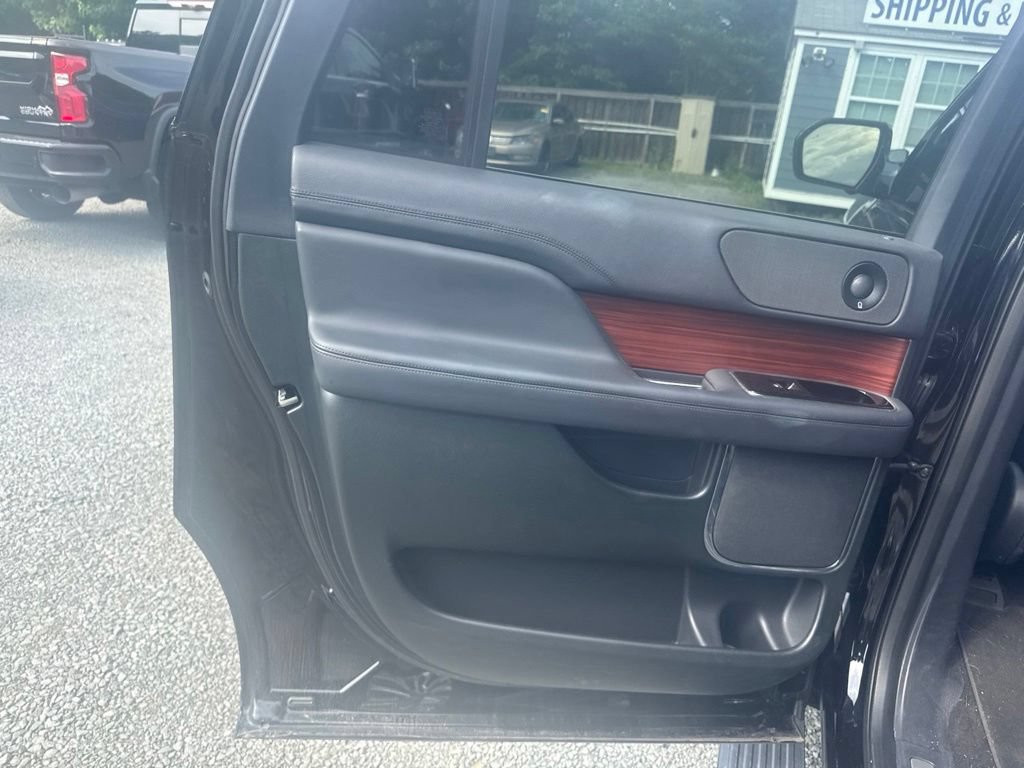 Used 2024 Lincoln Navigator L 4WD image 16