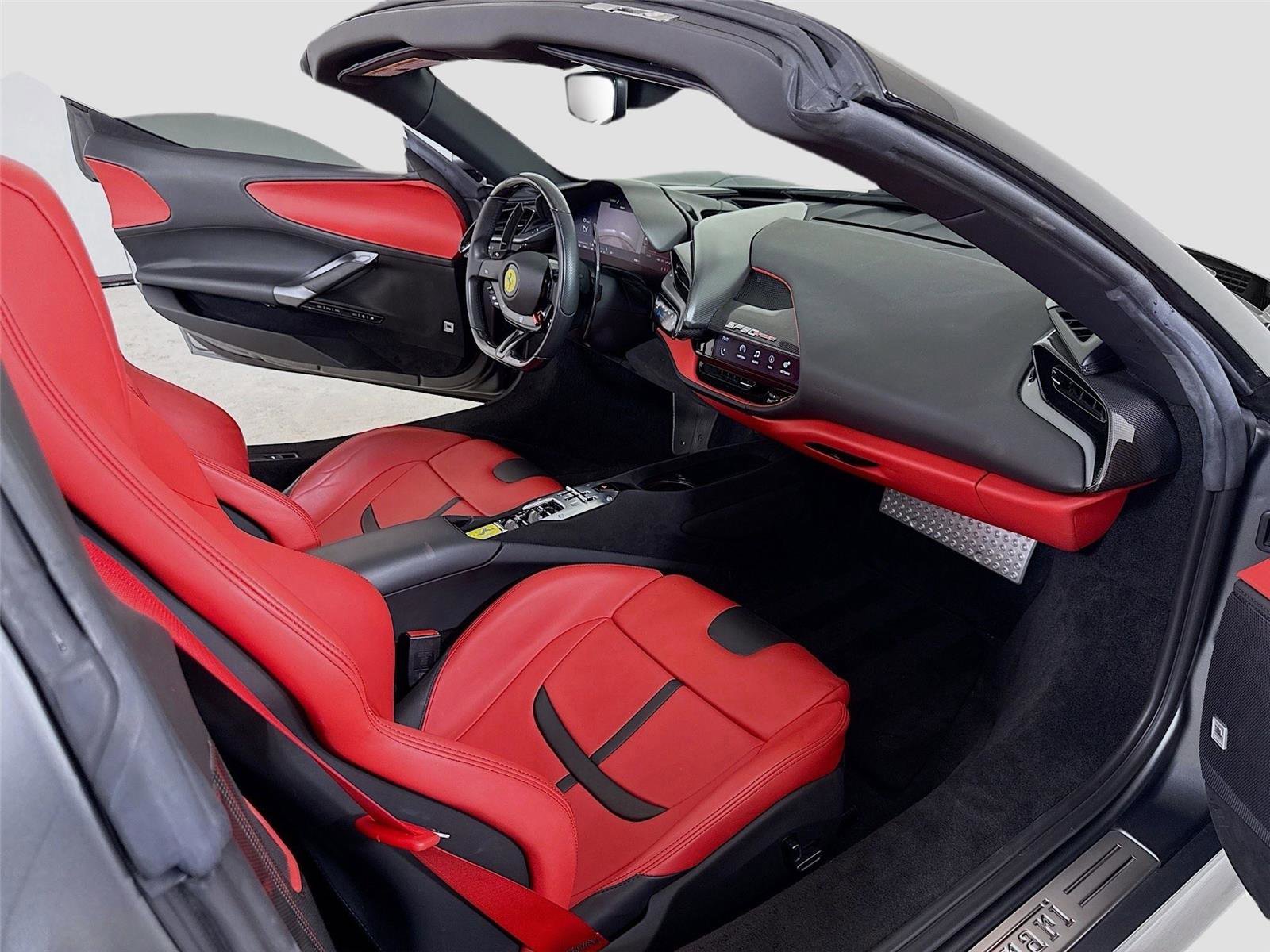 Used 2022 Ferrari SF90 Spider image 31