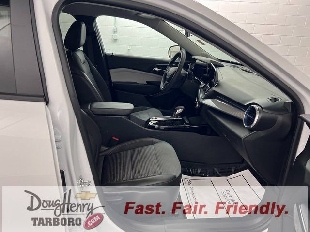 Used 2025 Chevrolet Trax LT image 39