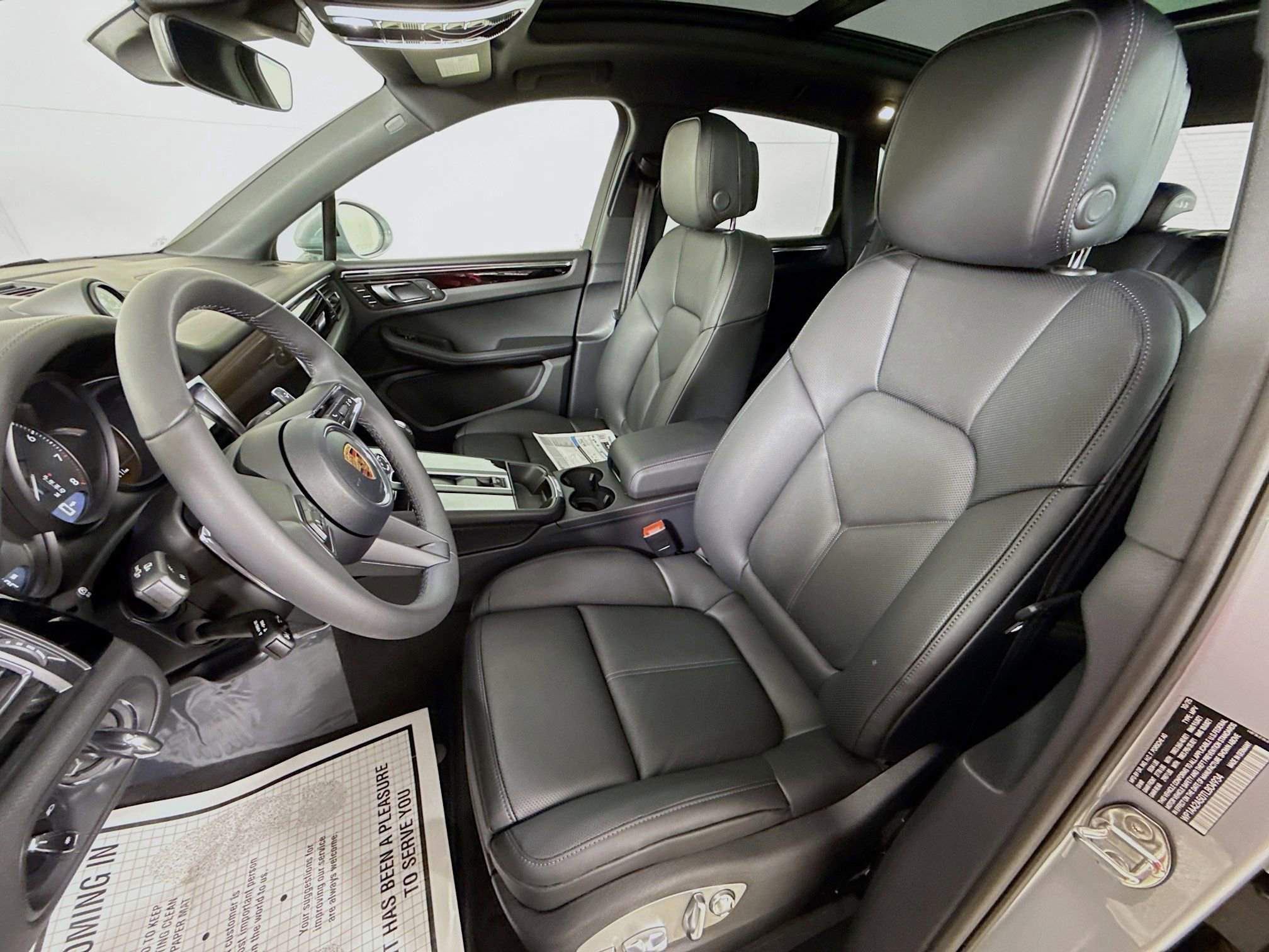 Certified 2026 Porsche Macan image 5