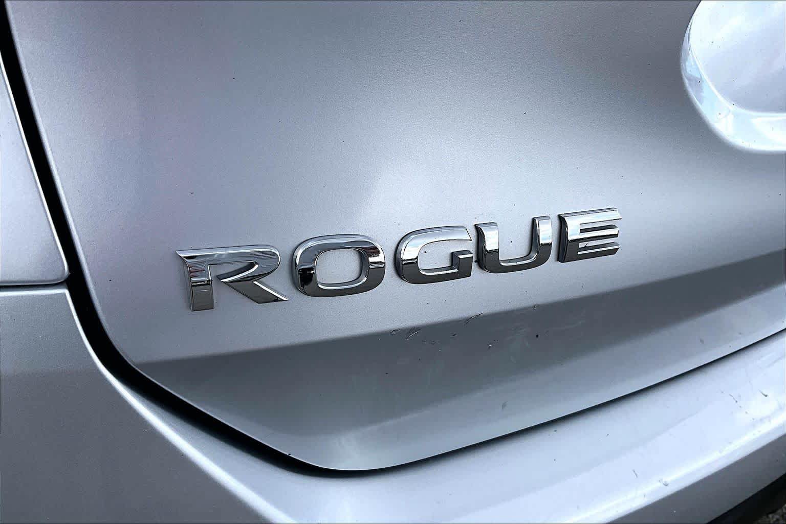 Used 2015 Nissan Rogue S FWD image 30