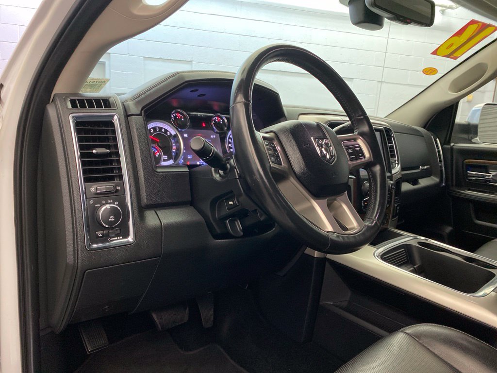 Used 2016 RAM 3500 Laramie w/ Convenience Group AWD/4WD image 16
