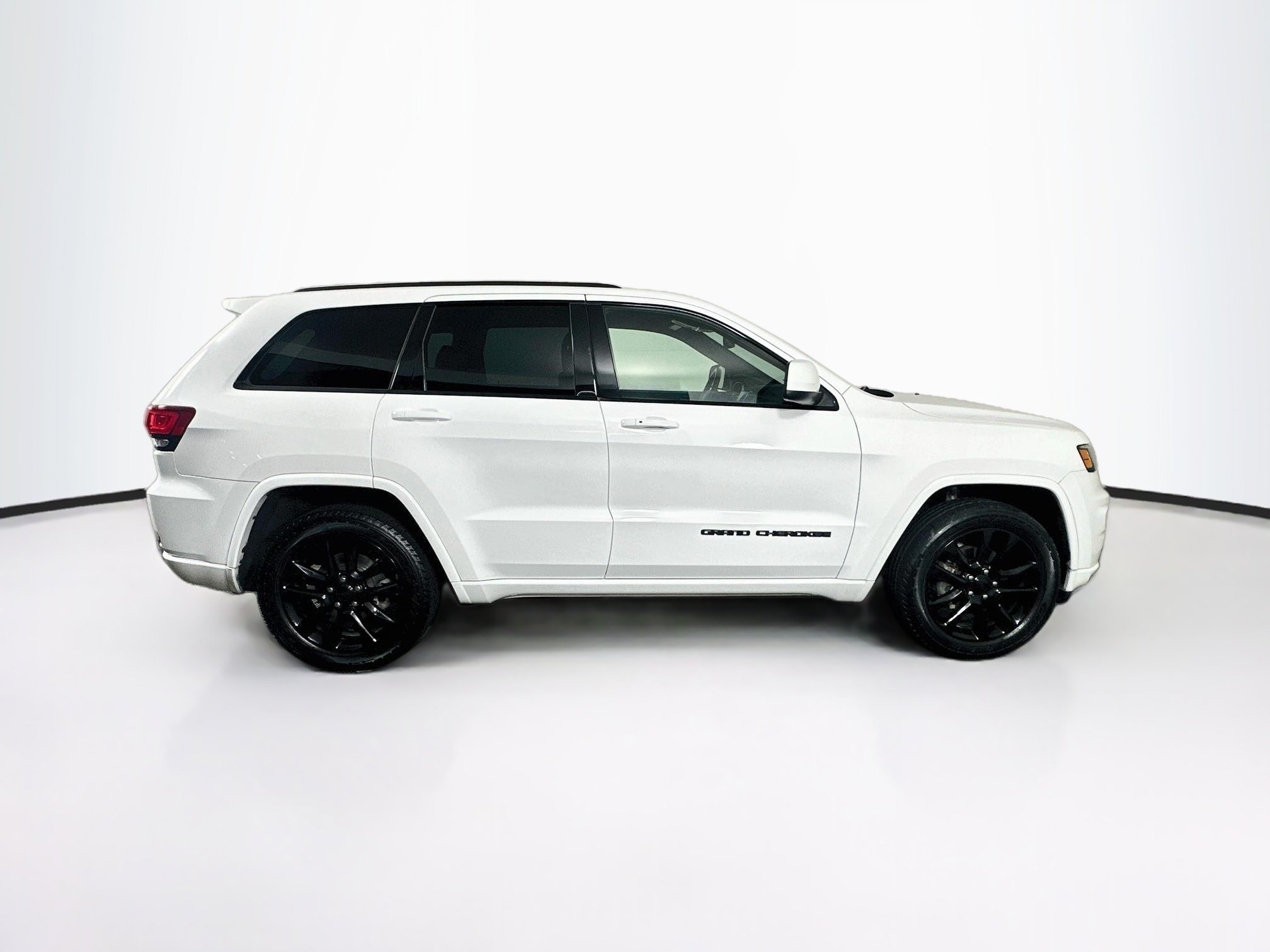 Used 2020 Jeep Grand Cherokee Altitude RWD image 10