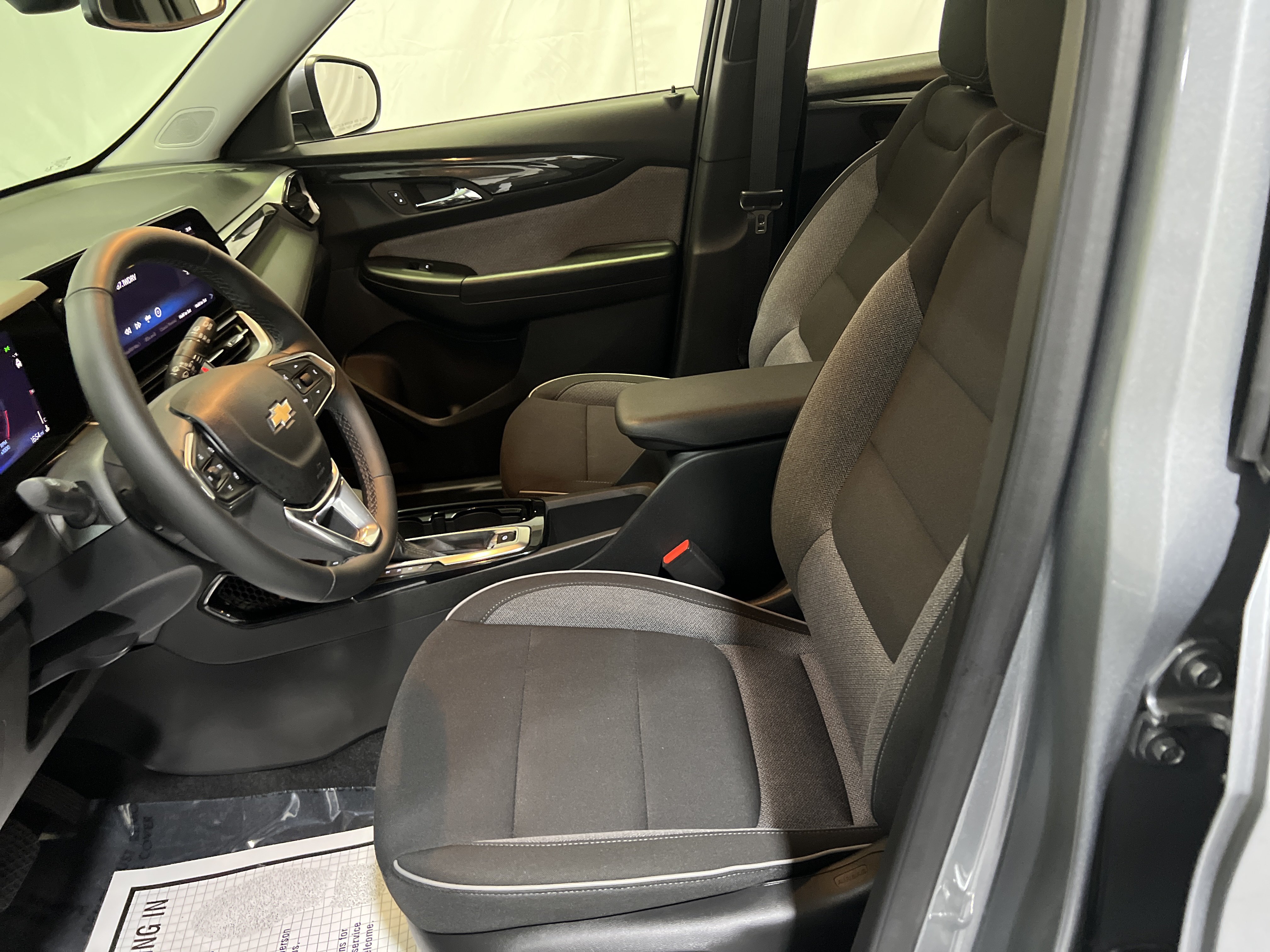 Certified 2025 Chevrolet TrailBlazer LT w/ Convenience Package FWD image 17