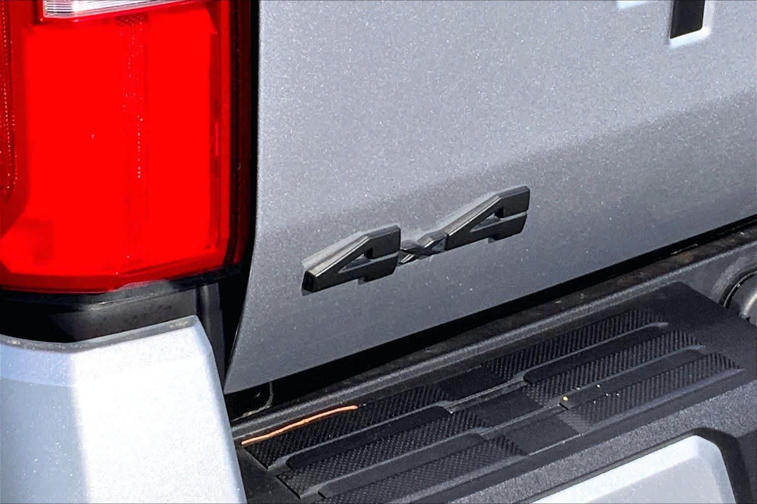 Used 2025 Toyota Tacoma SR5 AWD/4WD image 10