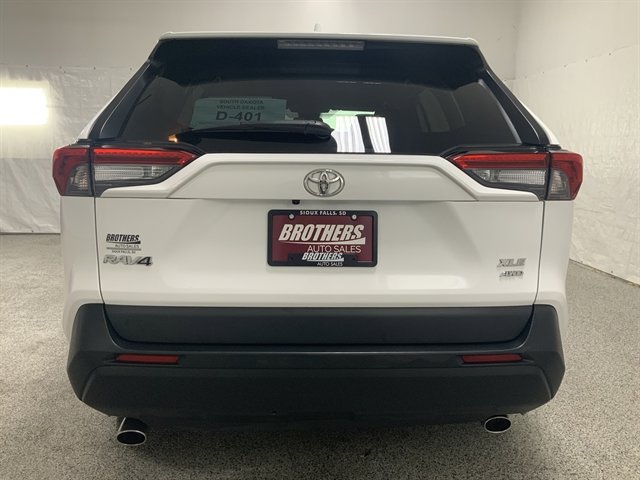 Used 2022 Toyota RAV4 XLE AWD/4WD image 5