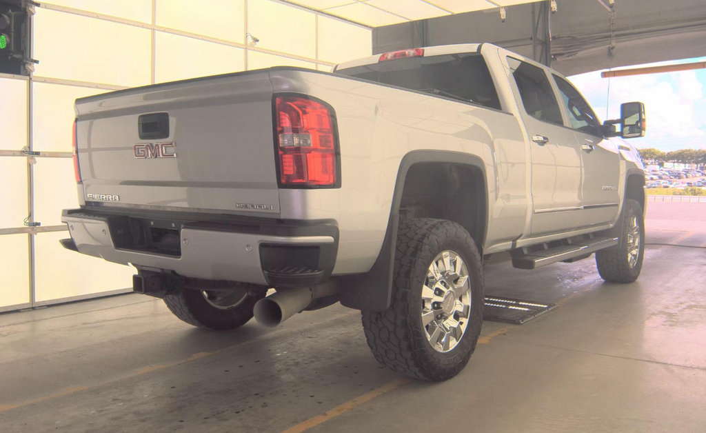 Used 2019 GMC Sierra 2500 Denali w/ Duramax Plus Package AWD/4WD image 8