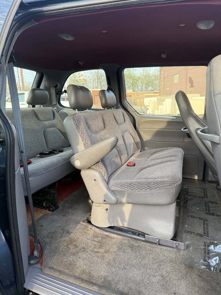 Used 2000 Plymouth Voyager FWD image 15