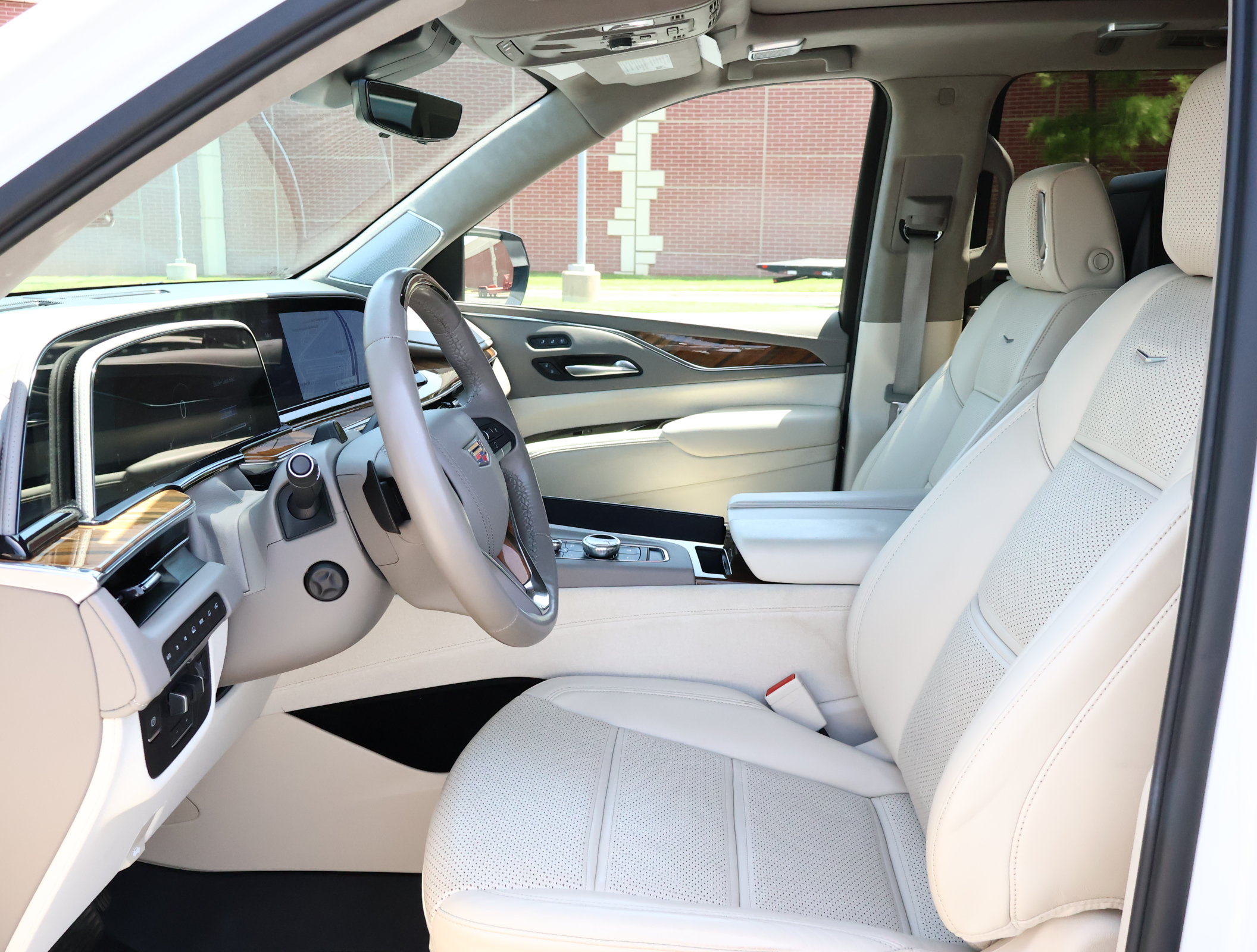 Used 2024 Cadillac Escalade ESV Sport Platinum w/ LPO, ONYX Package AWD/4WD image 13