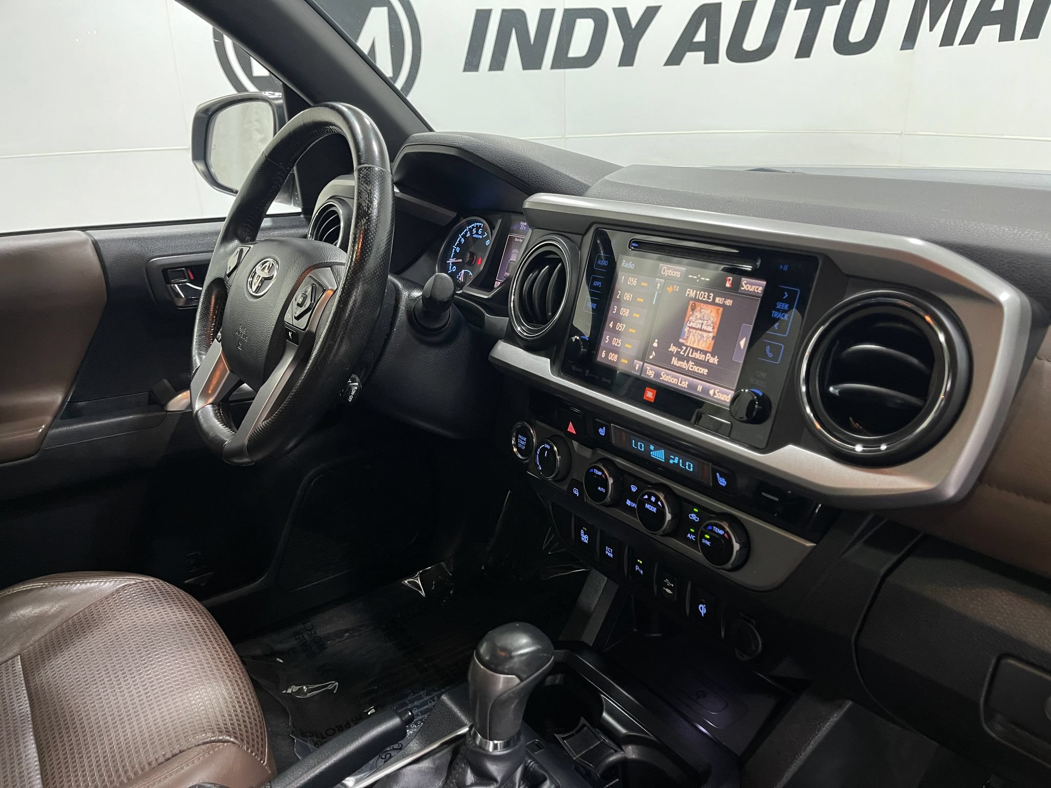Used 2017 Toyota Tacoma Limited w/ Tow Package AWD/4WD image 19