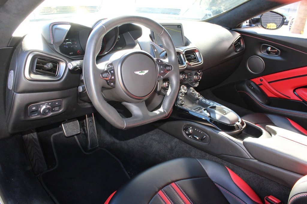 Used 2020 Aston Martin V8 Vantage Coupe image 4