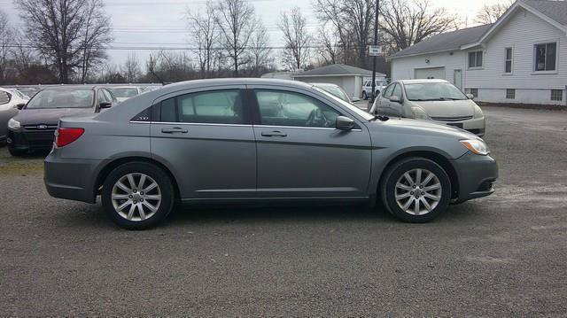 Used 2011 Chrysler 200 Touring FWD image 12