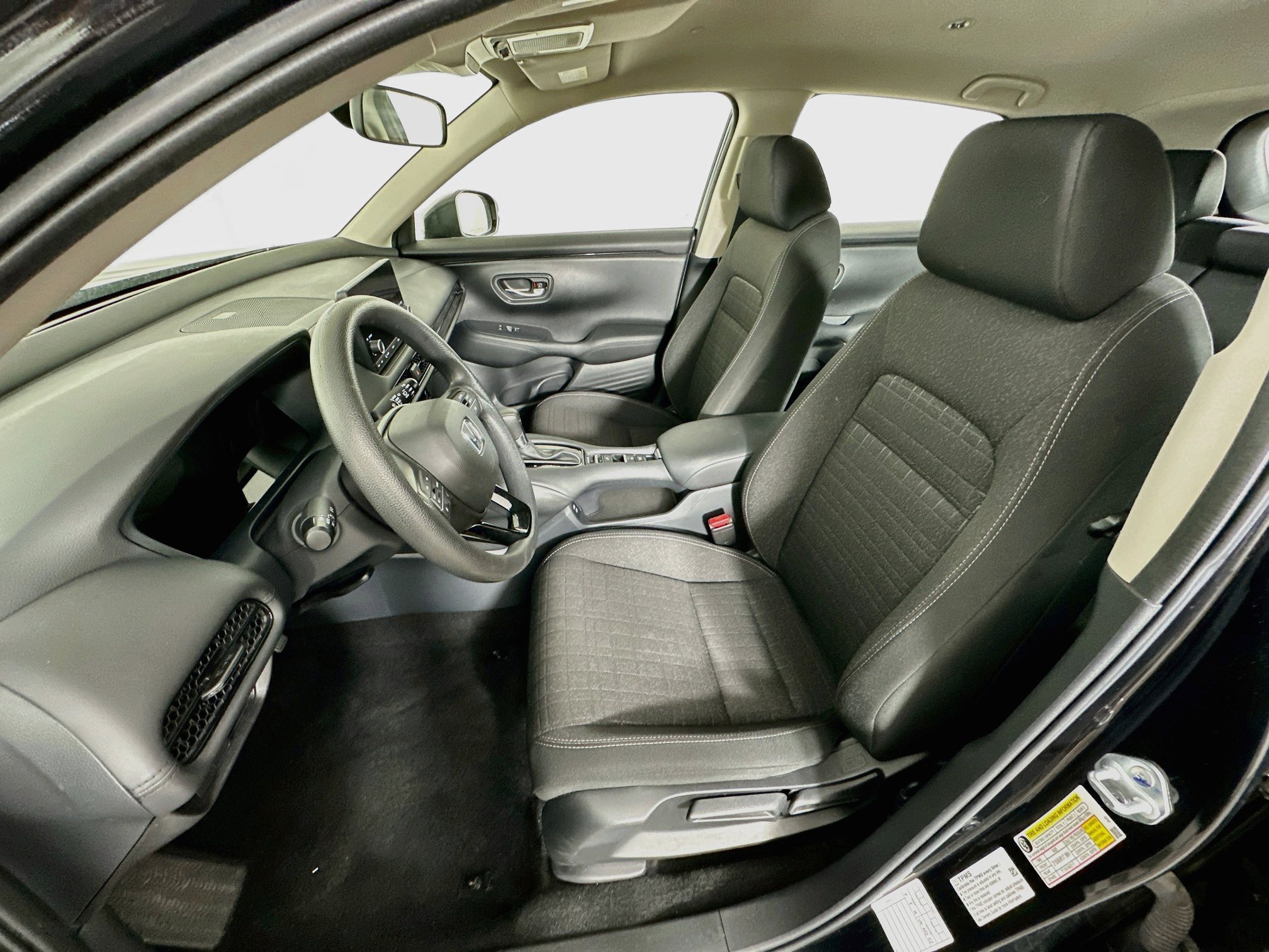 Used 2025 Honda HR-V LX image 13