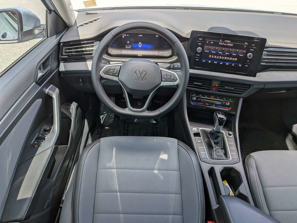 Used 2025 Volkswagen Jetta SE FWD image 14