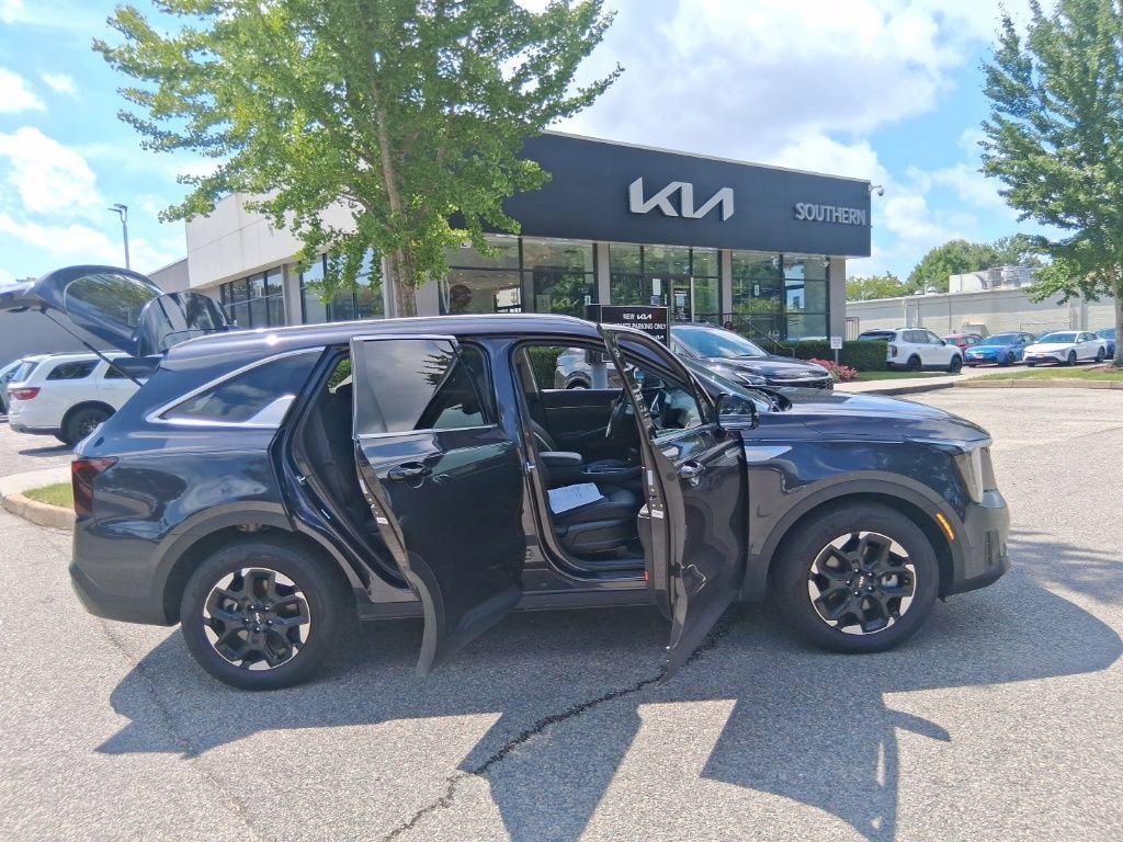 Certified 2025 Kia Sorento S FWD image 20