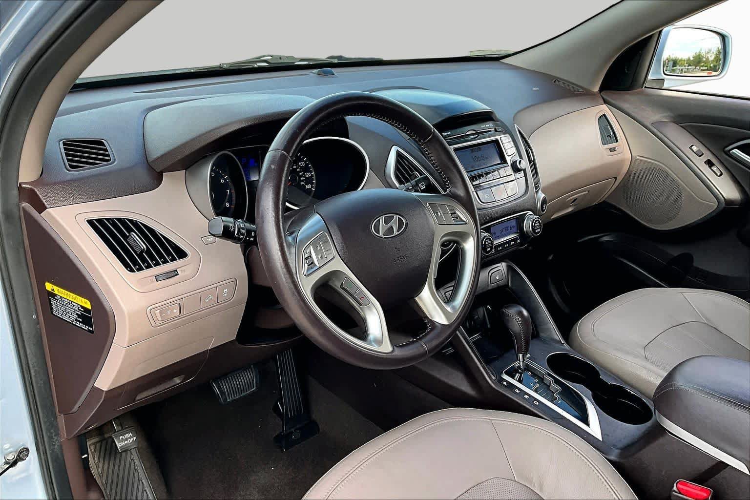 Used 2012 Hyundai Tucson Limited FWD image 17
