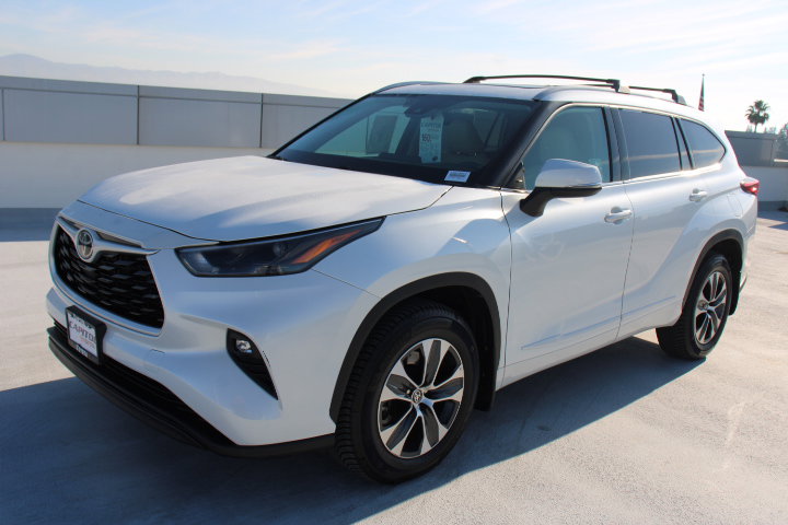 Certified 2022 Toyota Highlander XLE image 6
