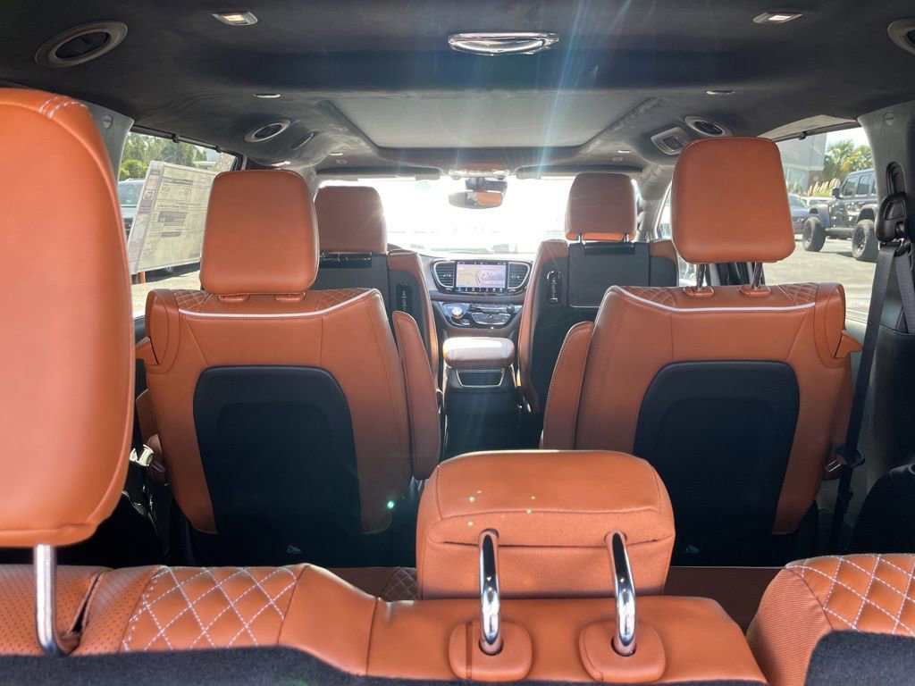 New 2026 Chrysler Pacifica Pinnacle image 14
