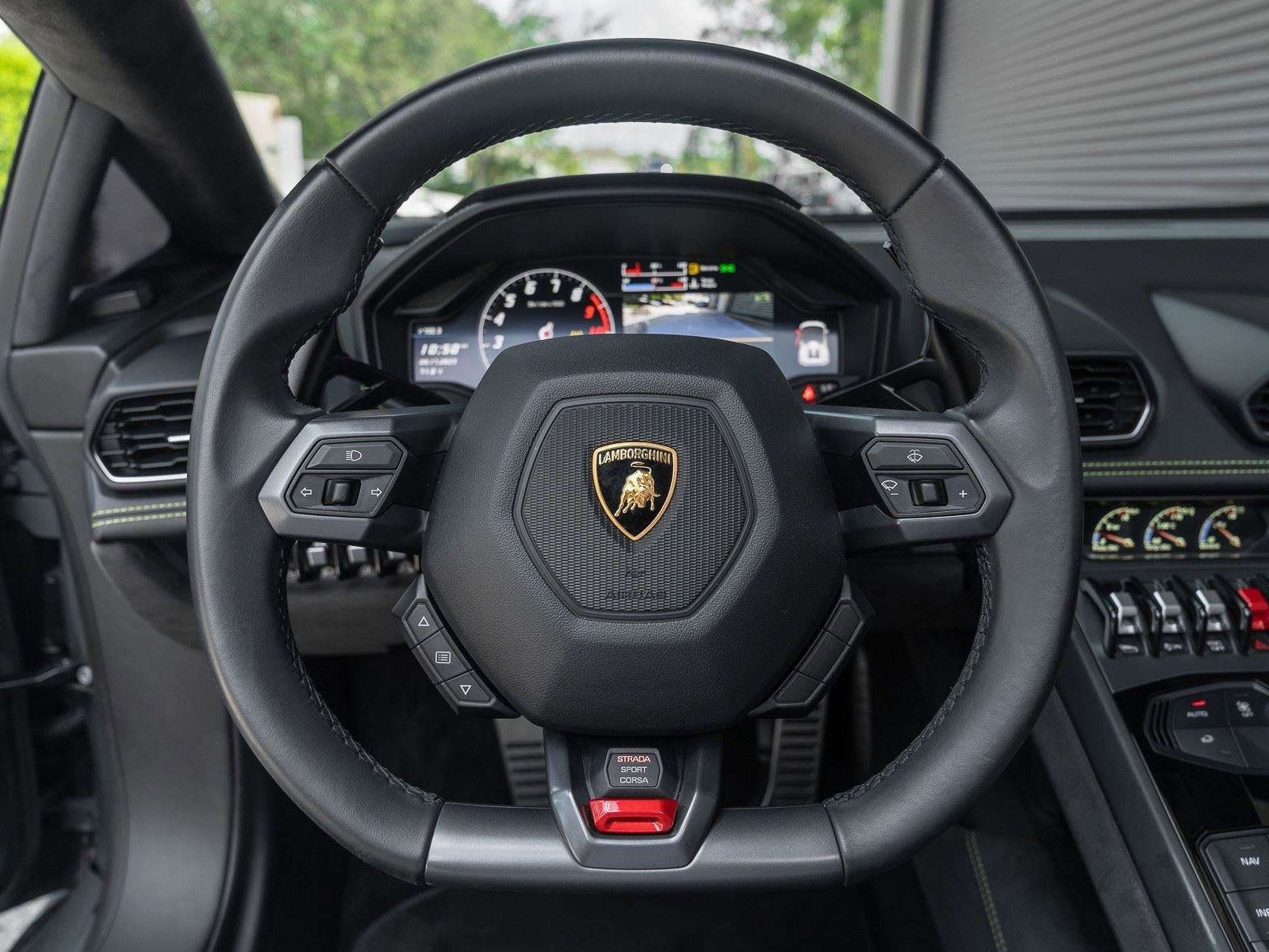 Used 2016 Lamborghini Huracan LP 610-4 AWD/4WD image 17
