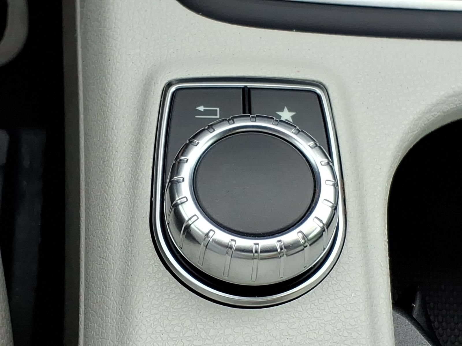 Certified 2018 Mercedes-Benz GLA 250 4MATIC image 22