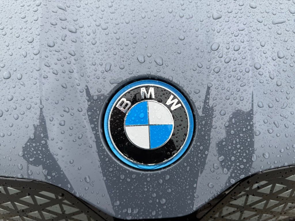Used 2023 BMW iX M60 w/ Executive Package image 18