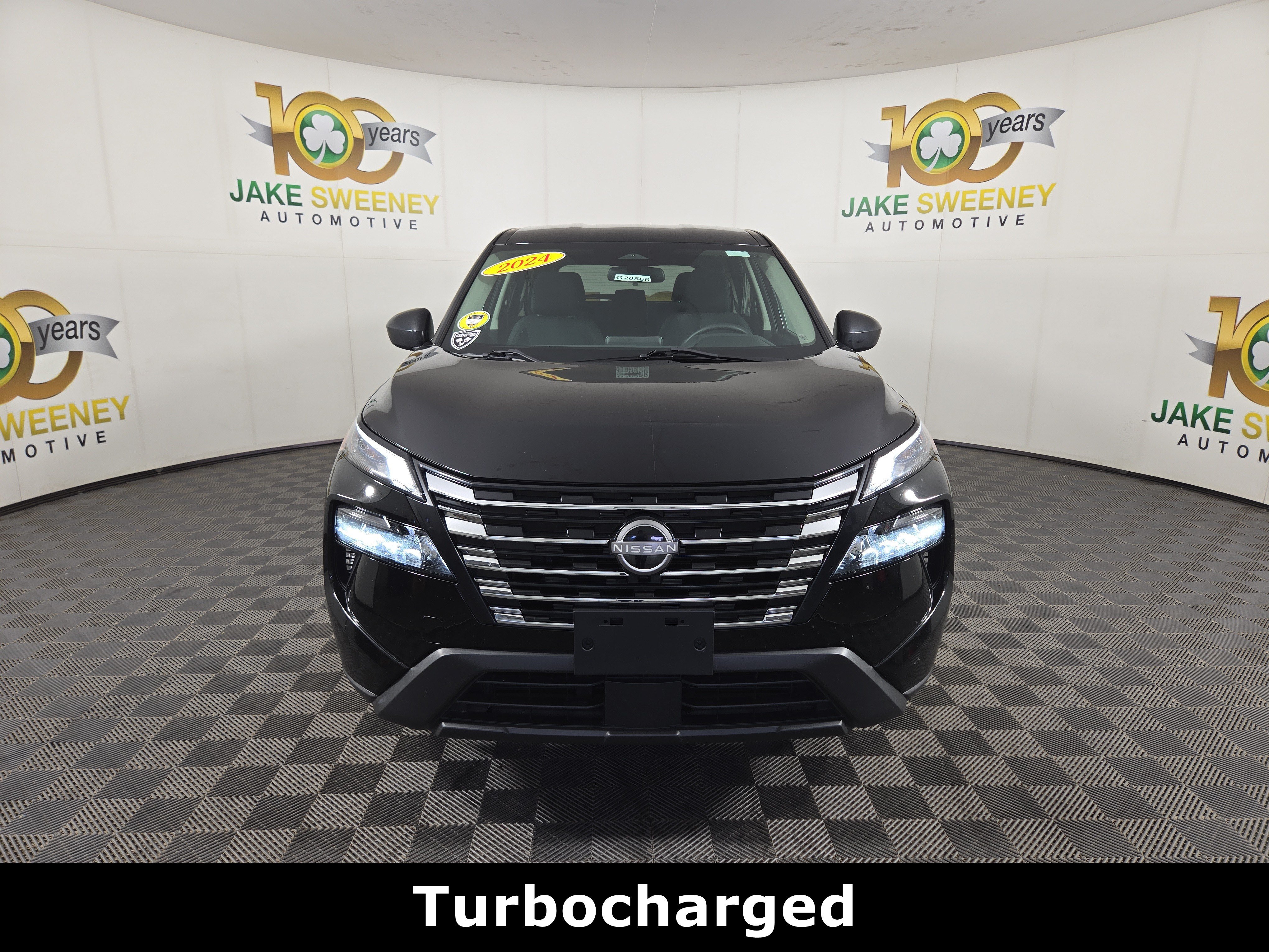 Used 2024 Nissan Rogue S AWD/4WD image 2
