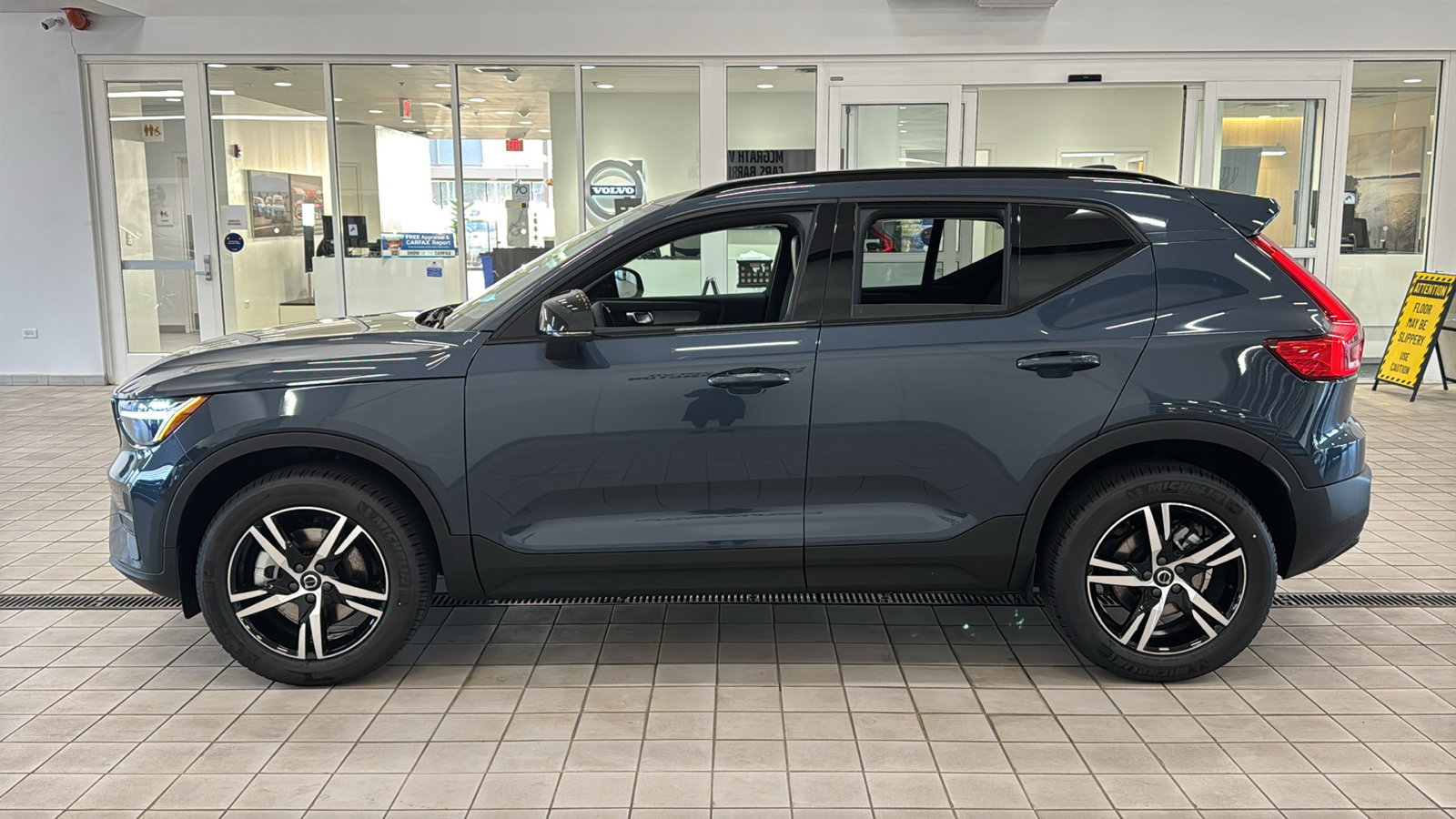 New 2026 Volvo XC40 B5 Core w/ Climate Package AWD/4WD image 8