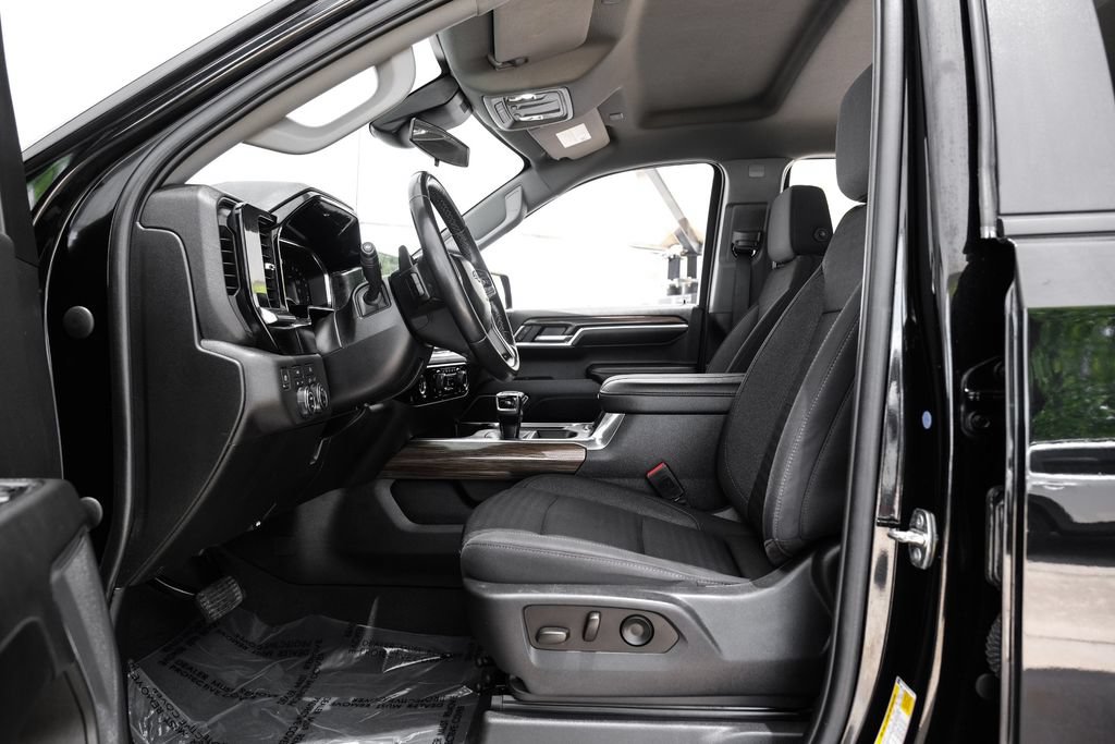 Used 2023 Chevrolet Silverado 1500 RST w/ Redline Edition AWD/4WD image 3