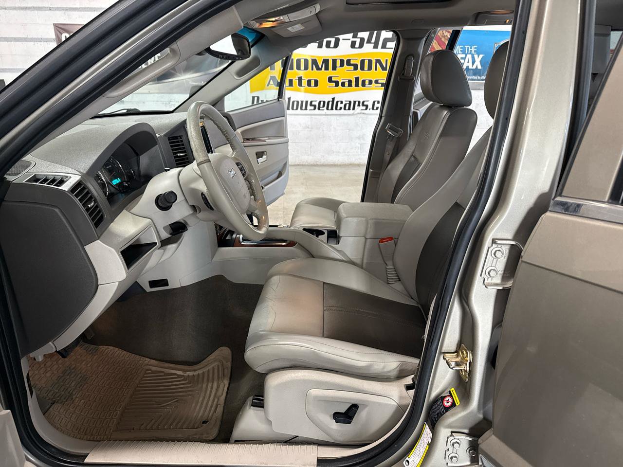 Used 2005 Jeep Grand Cherokee Limited AWD/4WD image 8