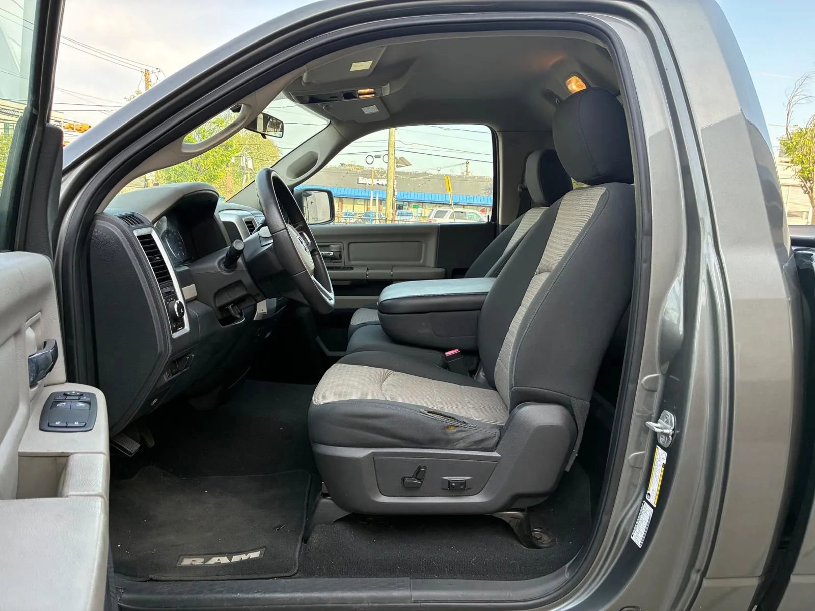 Used 2011 RAM 2500 SLT w/ Popular Equipment Group AWD/4WD image 12