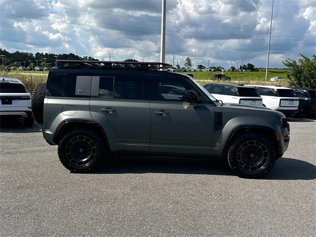 Used 2025 Land Rover Defender 110 image 7