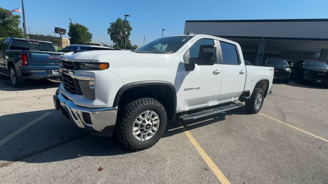Used 2025 Chevrolet Silverado 2500 LT w/ Safety Package AWD/4WD image 4