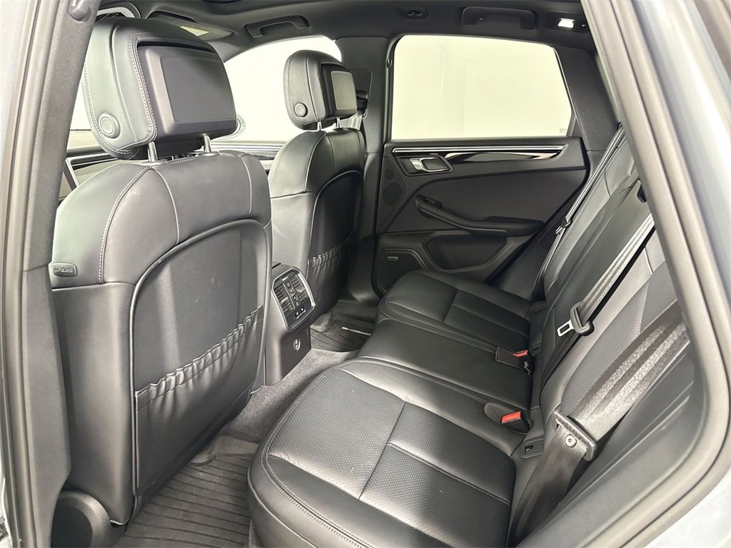 Used 2025 Porsche Macan image 26