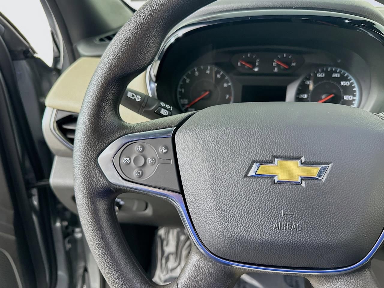 Used 2023 Chevrolet Traverse LS image 40