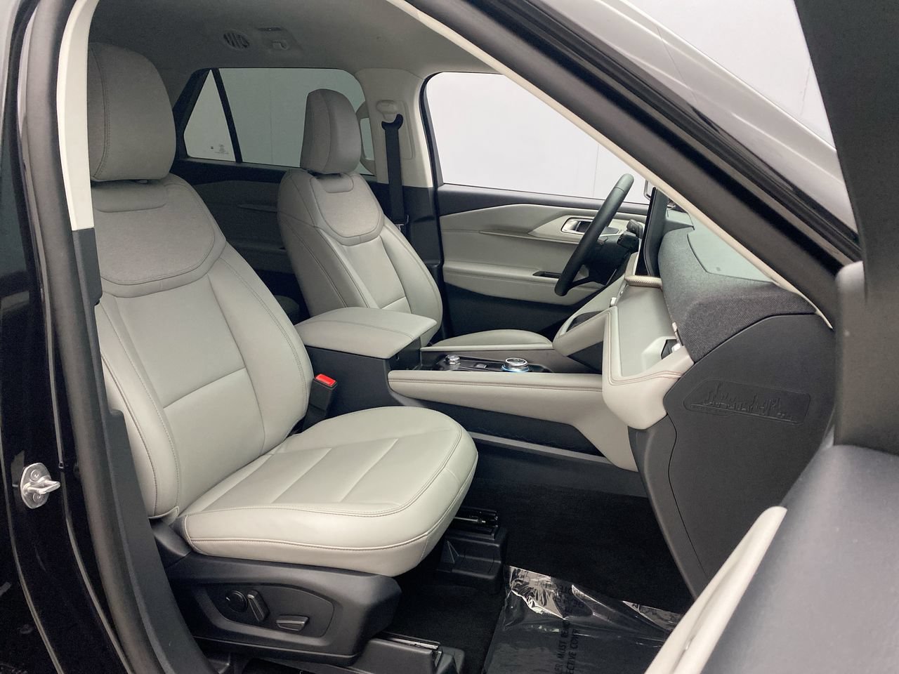 New 2026 Ford Explorer Active w/ Active Comfort Package AWD/4WD image 23