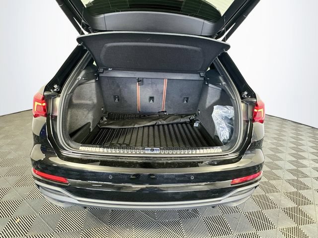 Used 2025 Audi Q3 2.0T Premium w/ Convenience Package AWD/4WD image 24