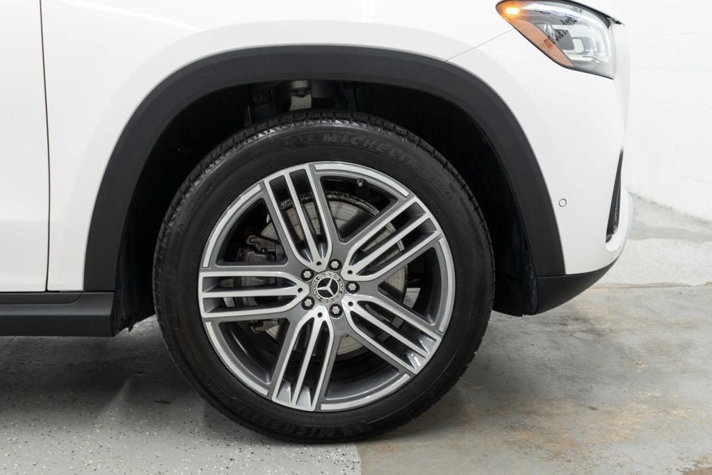 Used 2025 Mercedes-Benz GLS 450 4MATIC image 38