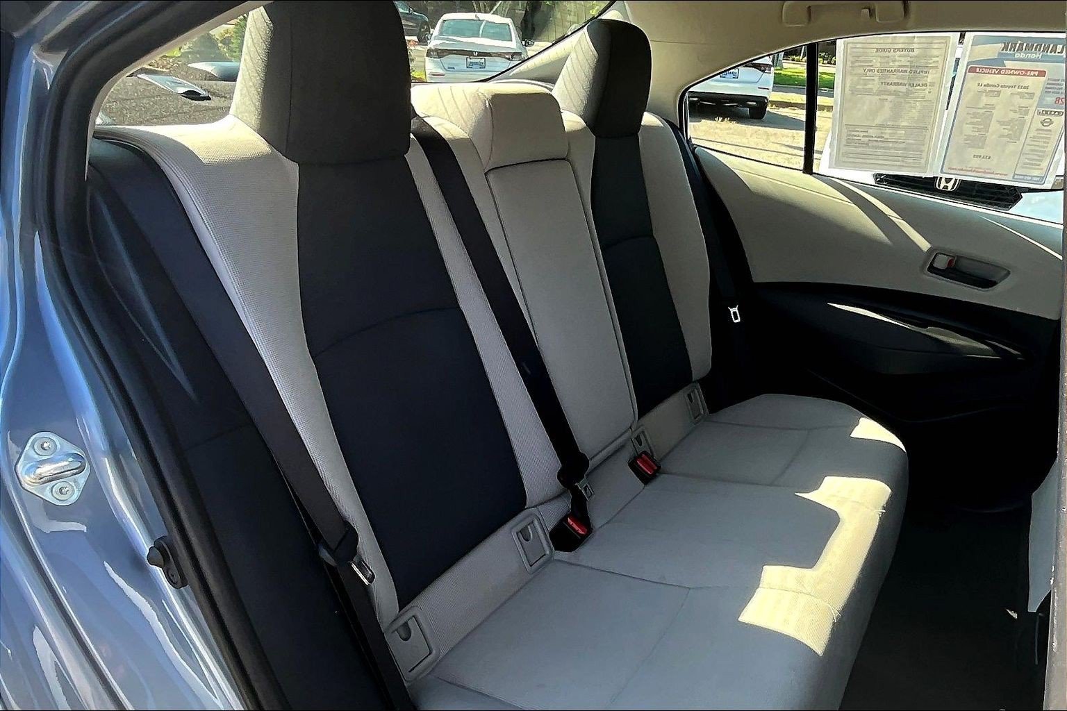 Used 2022 Toyota Corolla LE FWD image 27