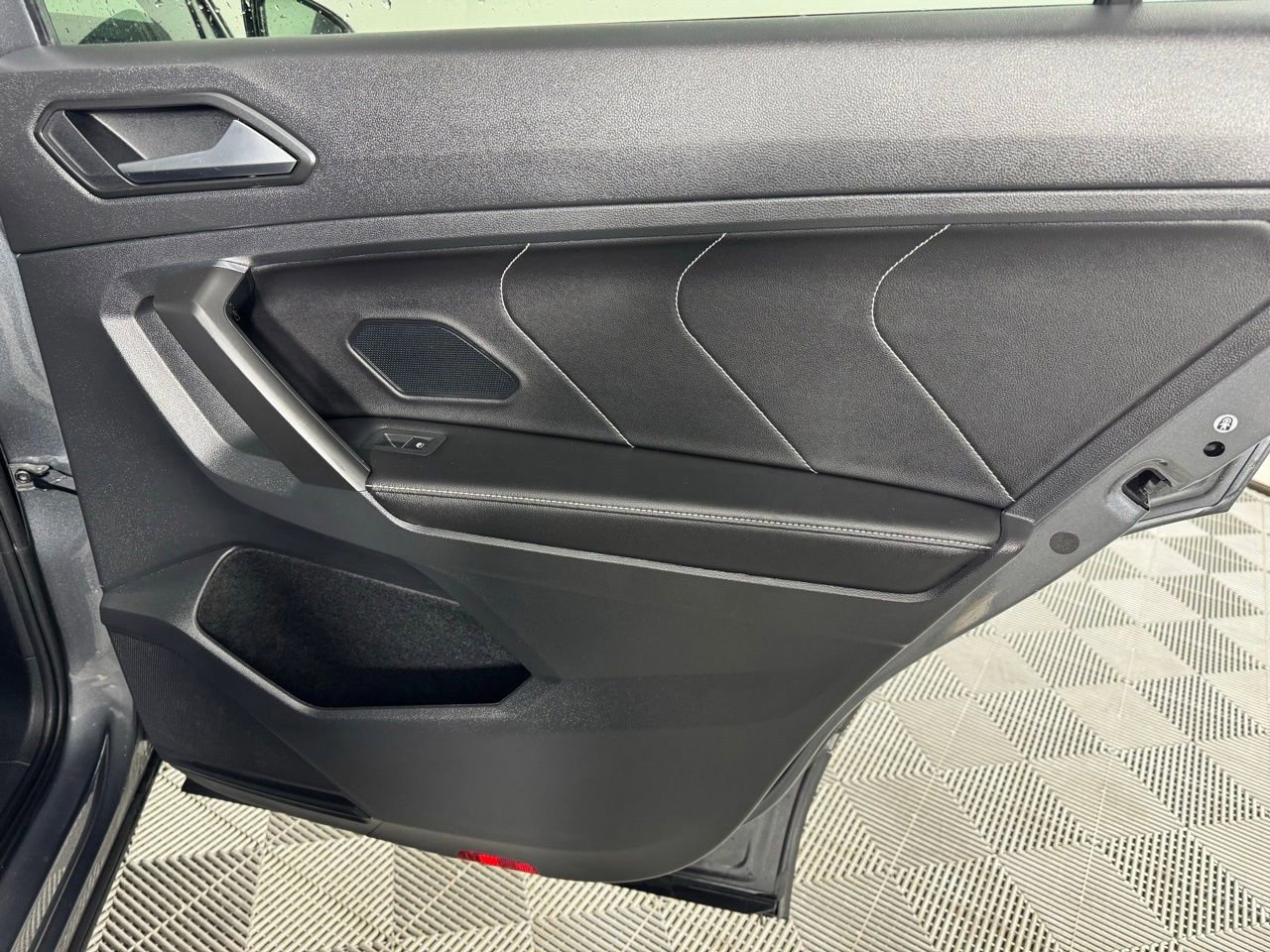 Used 2022 Volkswagen Tiguan SEL R-Line image 29
