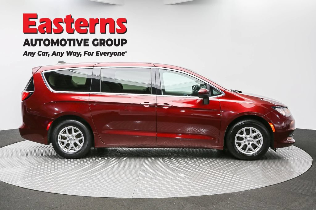 Used 2023 Chrysler Voyager LX FWD image 4