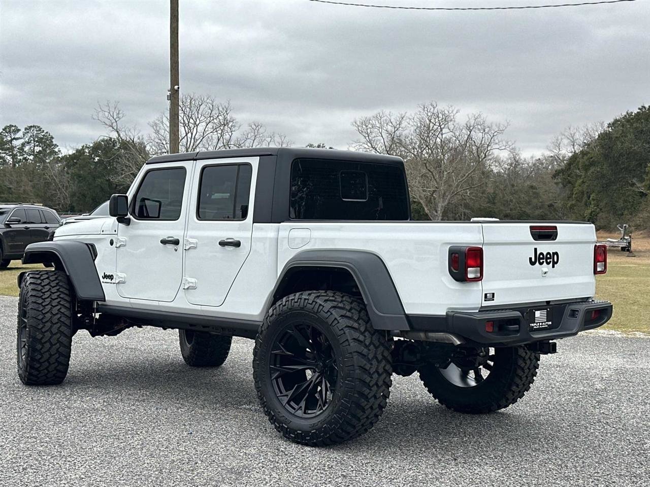 Used 2025 Jeep Gladiator Sport image 7