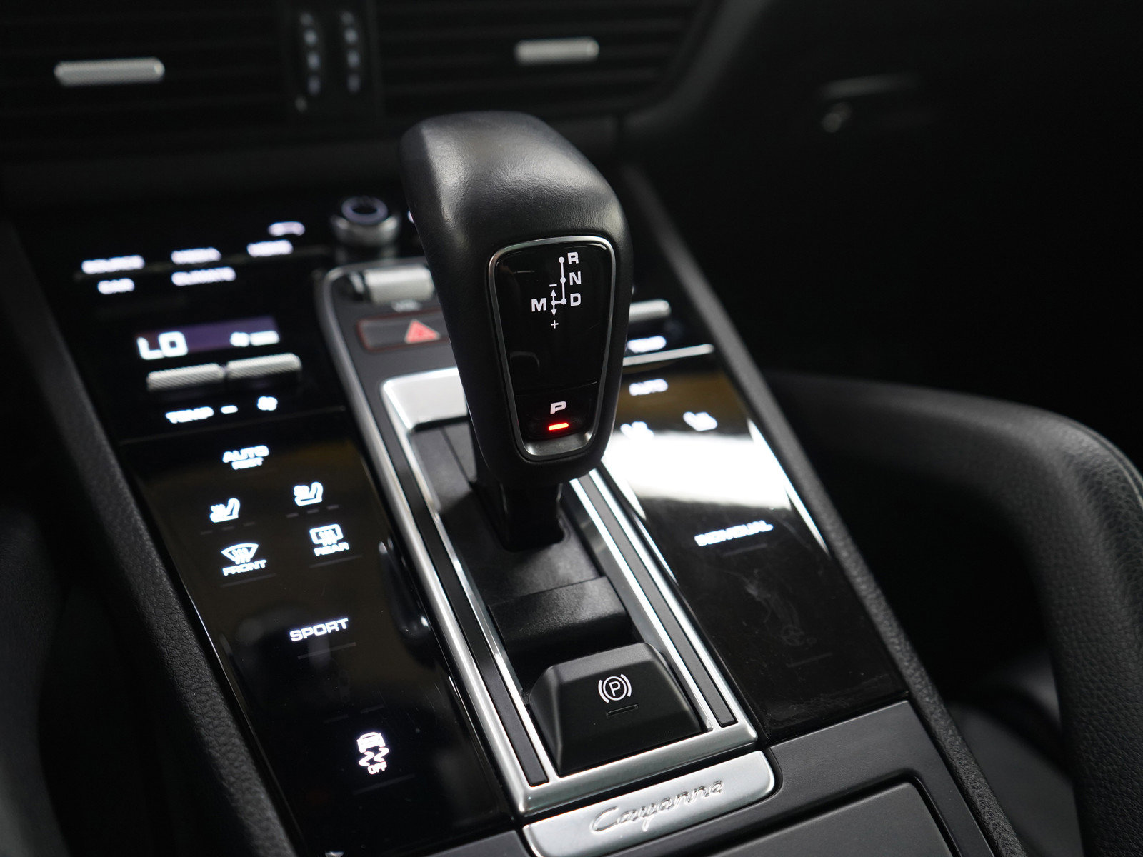 Used 2022 Porsche Cayenne AWD/4WD image 25