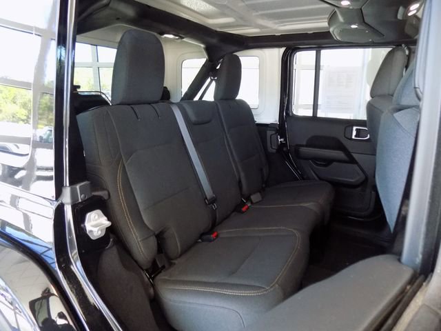 Certified 2024 Jeep Wrangler Unlimited Sahara w/ Technology Group AWD/4WD image 27