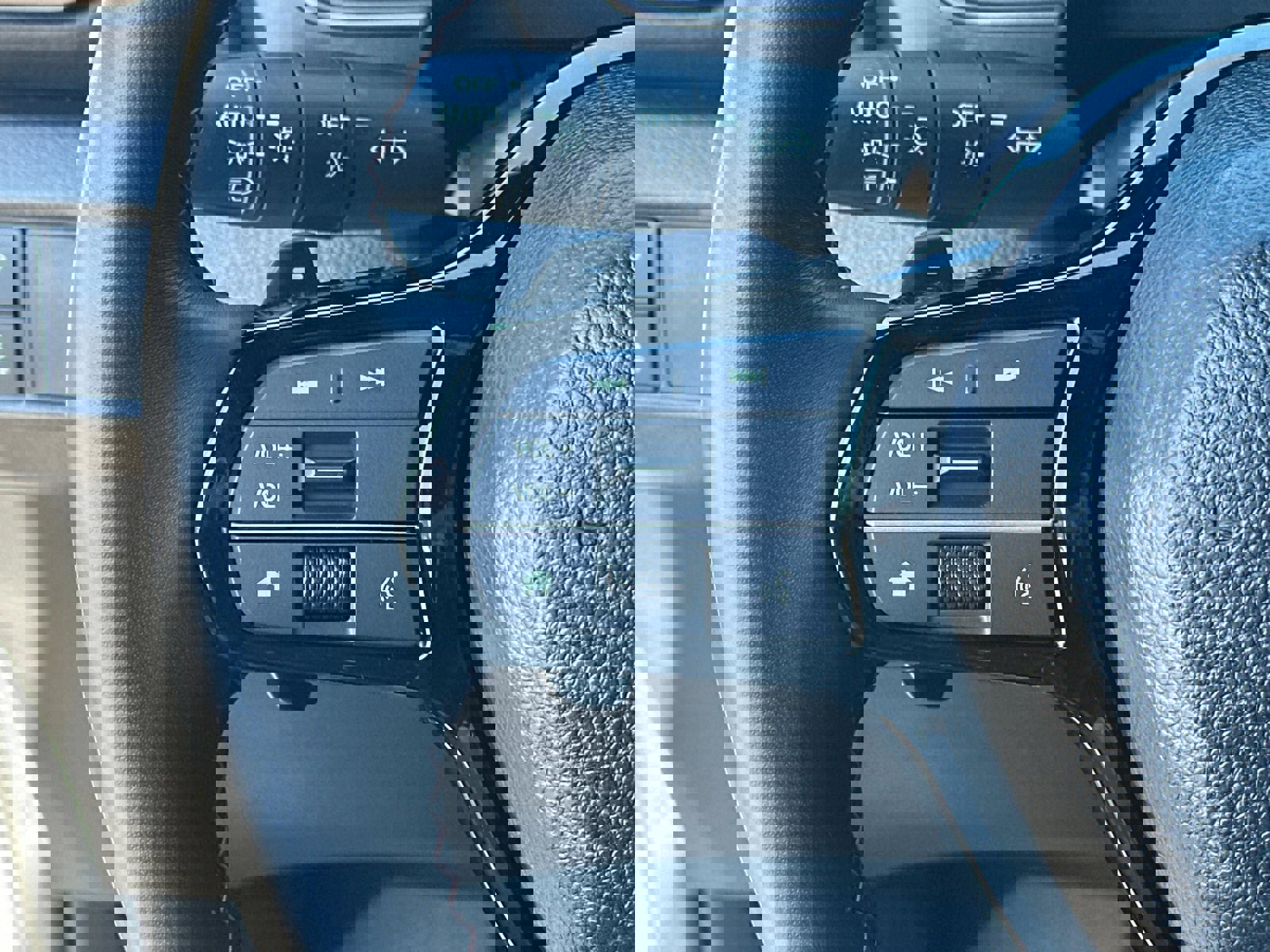 Used 2025 Honda Pilot TrailSport image 25