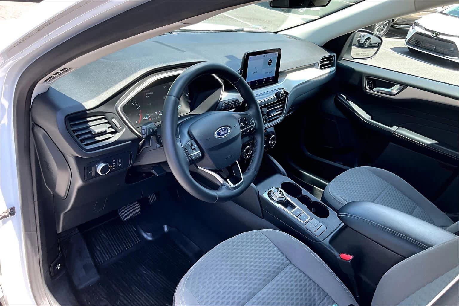 Used 2021 Ford Escape SE w/ SE Sport Appearance Package FWD image 17