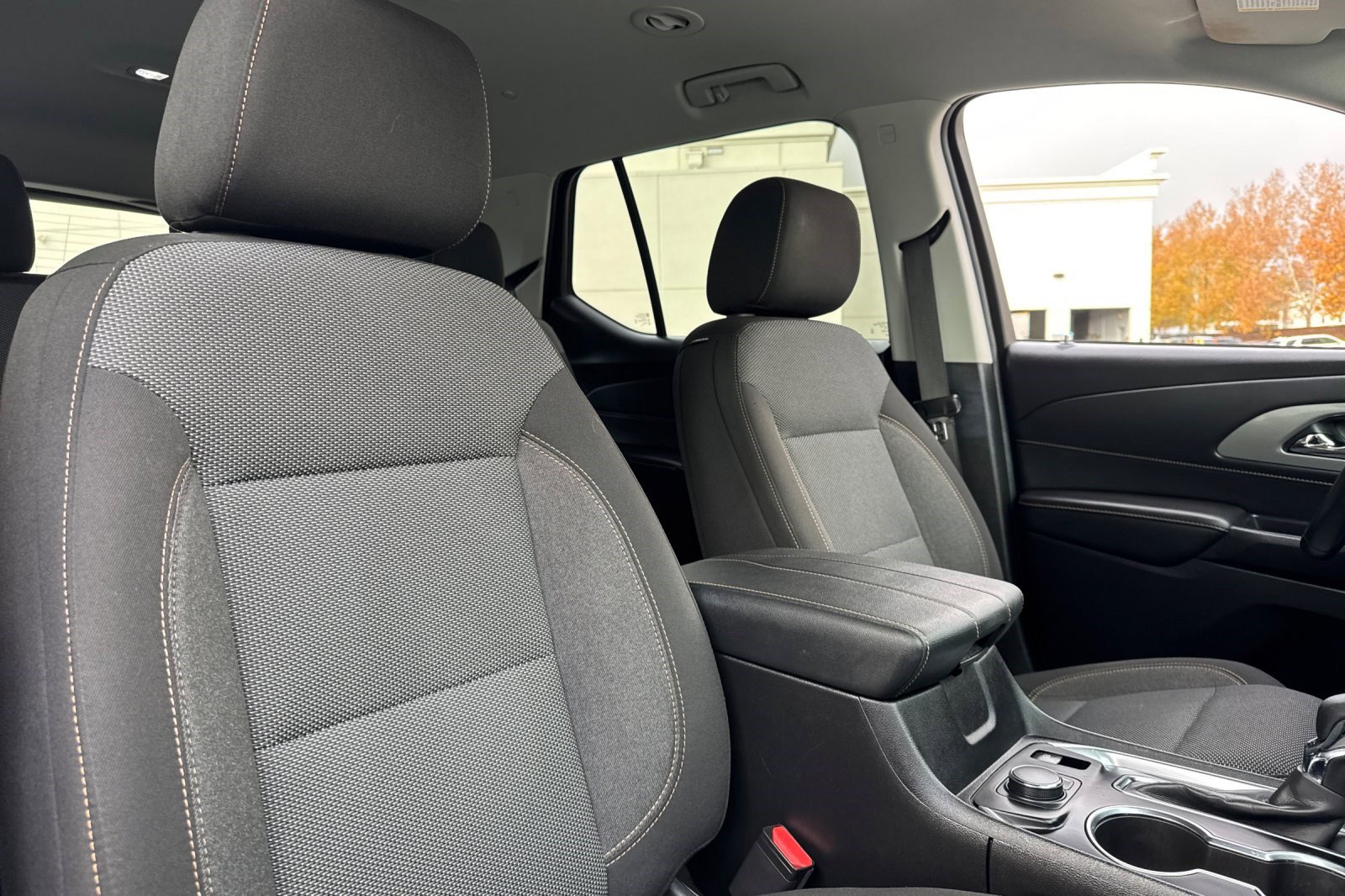 Used 2021 Chevrolet Traverse LT image 30